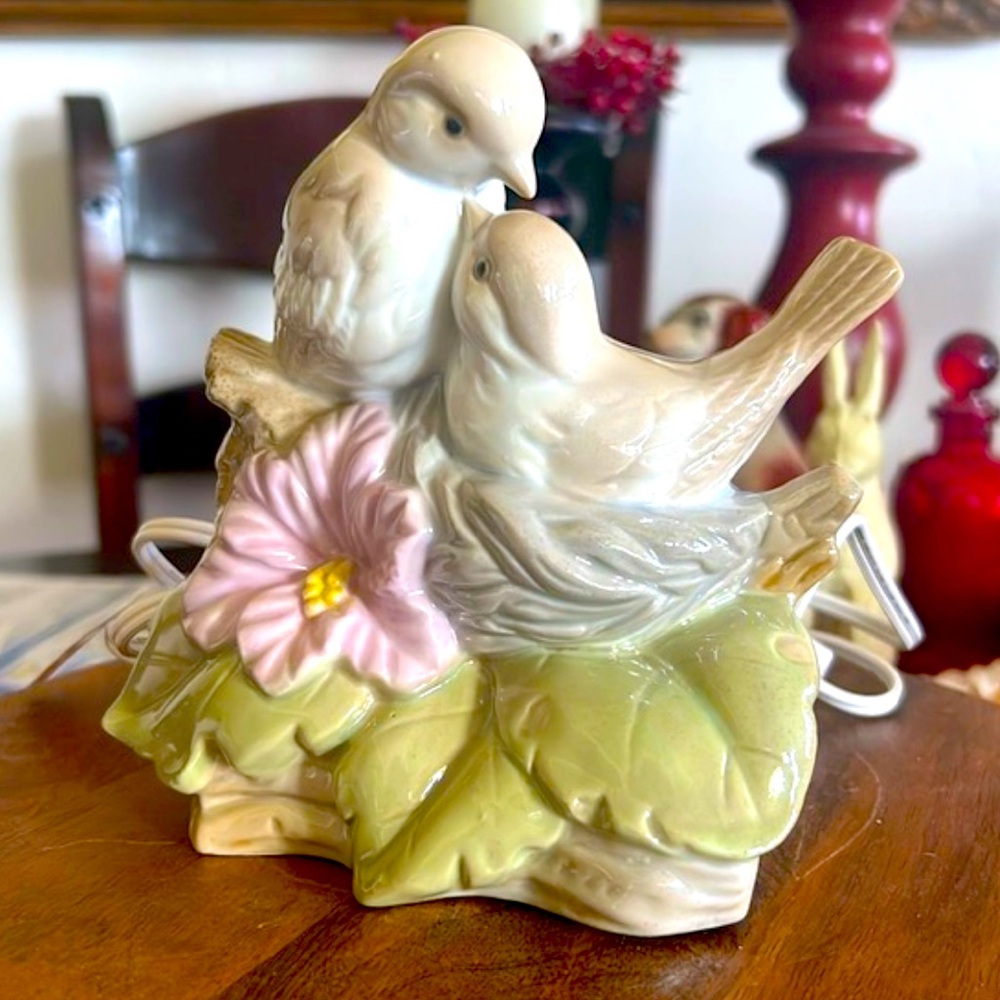Vintage Lamp Porcelain Love Birds Figurine Nightlight Lamp Nursery - Picture 3 of 16